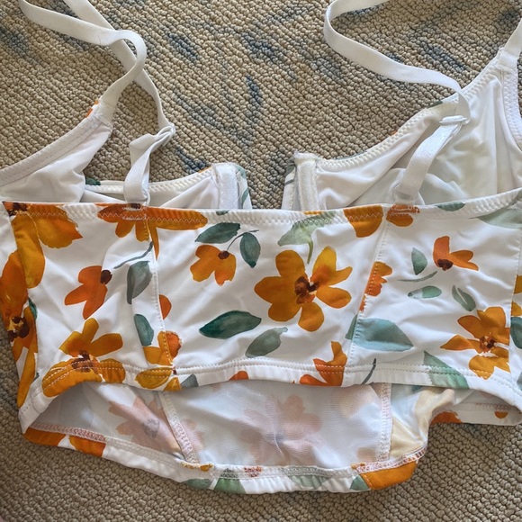 Glassons underwire floral tank - Picture 3 of 3